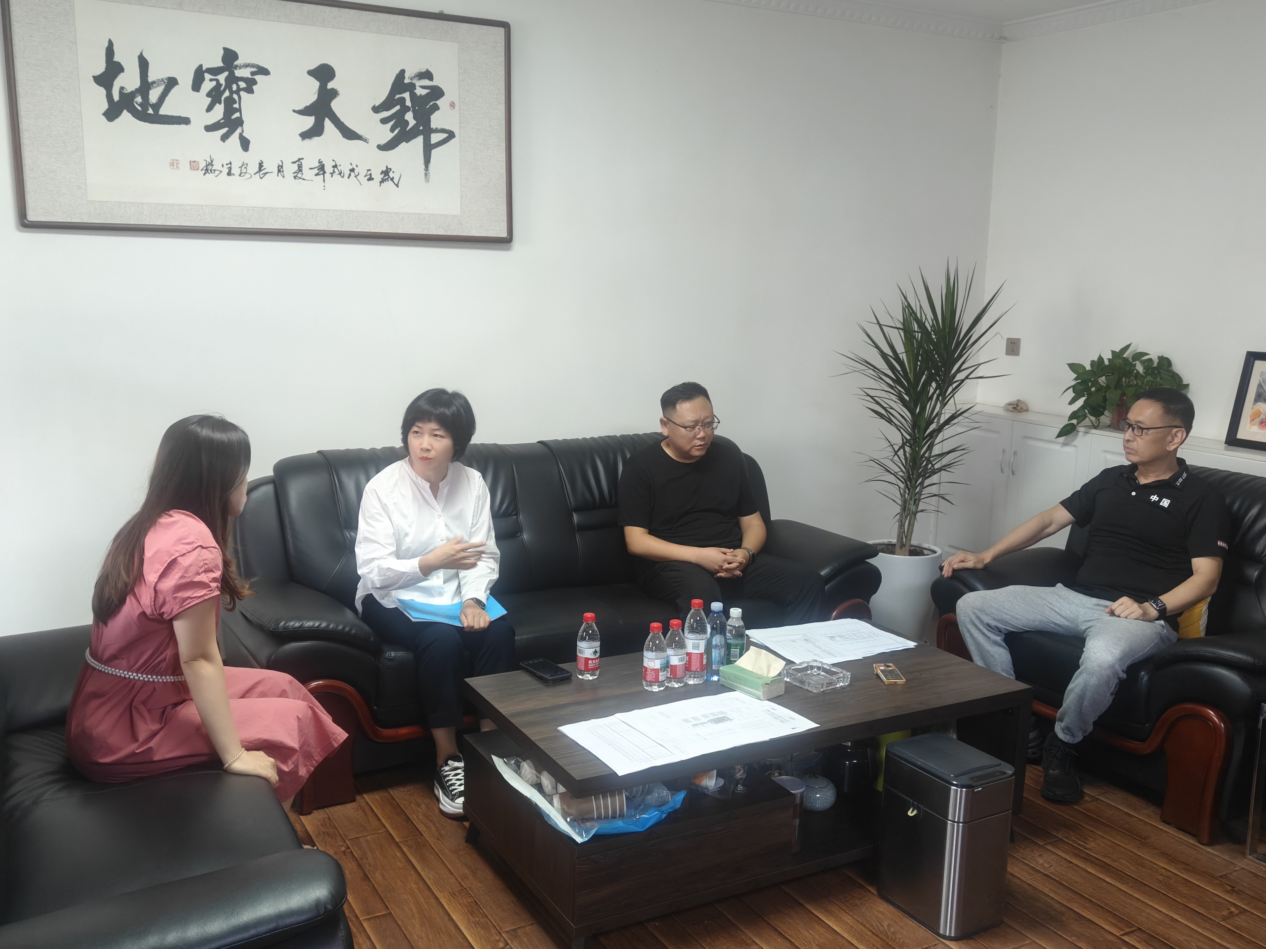 清豐縣副縣長(zhǎng)及馬莊橋鎮(zhèn)長(zhǎng)等多位領(lǐng)導(dǎo)到廠(chǎng)區(qū)指導(dǎo)工作